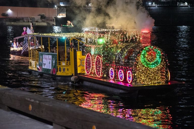 2021 Lighted Boat Parade Tampa Riverwalk 768x513