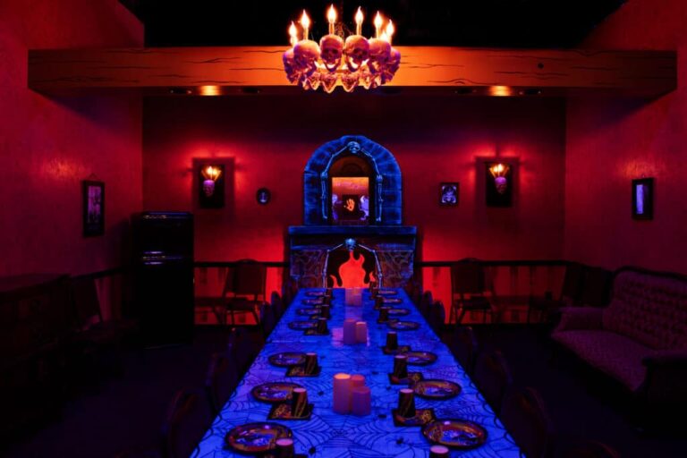 Monster Mini Golf Party Room 1024x683 1 768x512